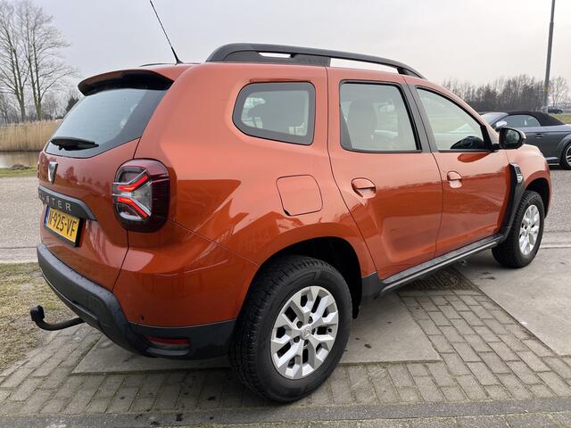 Dacia DUSTER 1.3 TCe 131PK Comfort / Dealer onderhouden / Trekhaak / Camera / Airco / Parkeersensoren.Achter / Apple Carplay - Android Auto /