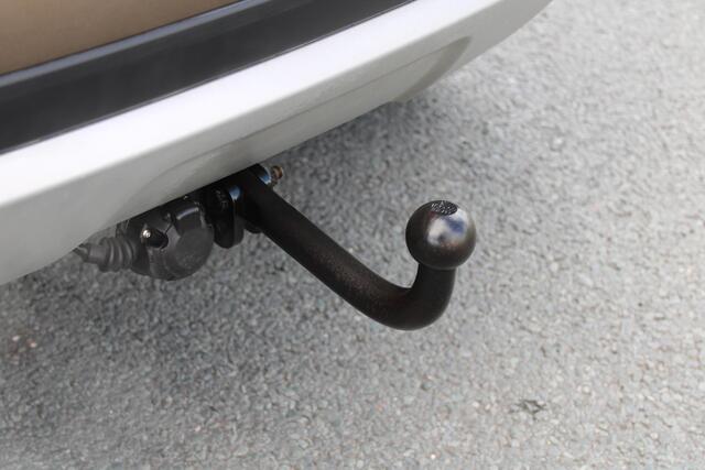 Dacia DUSTER 1.2 TCe 4x2 Lauréate | TREKHAAK | PARKEERSENSOREN | CRUISE CONTROL | AIRCONDITIONING | BLUETOOTH RADIO