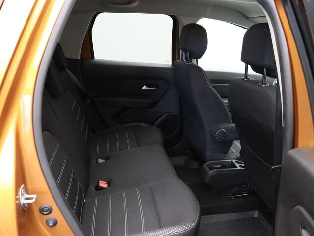 Dacia DUSTER TCe 100pk Bi-Fuel Comfort | Dealer onderhouden | Stoelverwarming | 360 graden camera | Trekhaak | Climate Control | Dodehoek detectie |