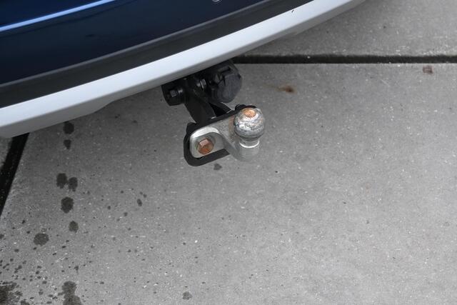 Dacia DUSTER TCe 130 4x2 Blackshadow | TREKHAAK | CAMERA | STOELVERWARMING | NAVI | LEDER | CRUISE CONTROL | AIRCO | PDC | LMV