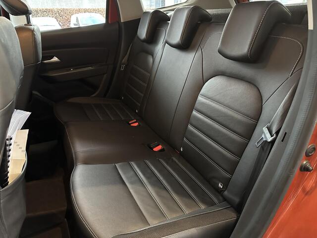 Dacia DUSTER 1.3 TCe 150 EDC Extreme AUTOMAAT | TREKHAAK | 360 CAMERA | LEDER | STOELVERWARMING | BLIS