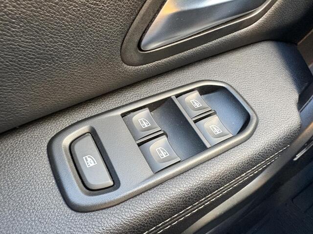 Dacia DUSTER 1.0 TCe Bi-Fuel Prestige | NAP | Trekhaak | Navigatie | Achteruitrijcamera | LED | Stoelverwarming | Climate Control | Key-less | Cruise Control | Lichtmetaal |