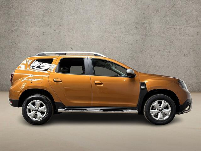 Dacia DUSTER 1.6 SCe Prestige (NAVIGATIE, CAMERA, GETINT GLAS, TREKHAAK, SPORTSTOELEN, LM VELGEN, CRUISE, NIEUWE APK, NIEUWSTAAT)