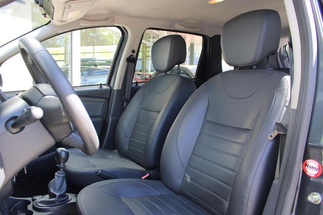 Dacia DUSTER 1.2 TCe 4x2 Blackshadow | Trekhaak | Achteruitrijcamera