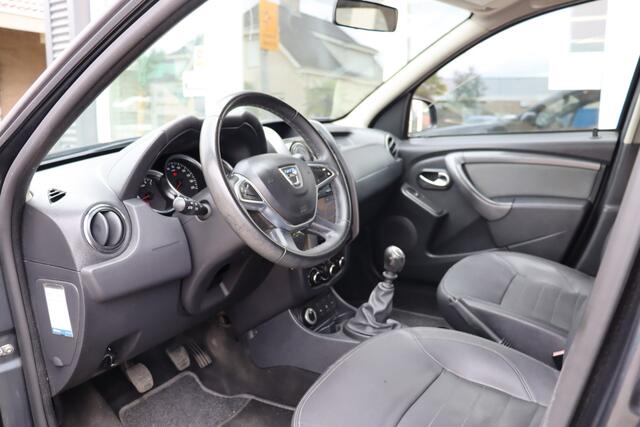 Dacia DUSTER 1.2 TCe 4x4 Blackshadow, Airco, Cruise, Camera A, PDC A, Navi, Trekhaak, Prijs Is Rijklaar Inclusief 6 Maanden Garantie