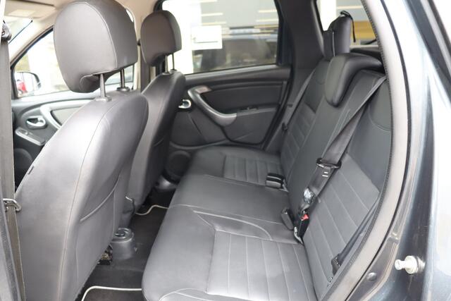 Dacia DUSTER 1.2 TCe 4x4 Blackshadow, Airco, Cruise, Camera A, PDC A, Navi, Trekhaak, Prijs Is Rijklaar Inclusief 6 Maanden Garantie