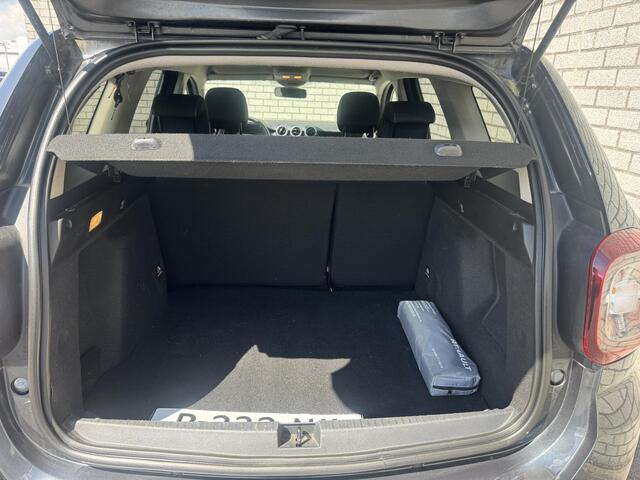 Dacia DUSTER 1.2 TCe Comfort | Trekhaak | Stoelverwarming | Achteruitrijcamera | Navigatie |