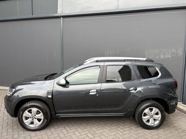 Dacia DUSTER 1.2 TCe Comfort Achteruitrijcamera - Airco - Navigatie - Trekhaak - Cruise control - Dakrails - Radio - Mistlampen voor - Start/stop systeem - Led verlichting - Elektrische ramen - Stuur multifunctioneel - Centrale vergrendeling met afstandsbediening - Bluetooth