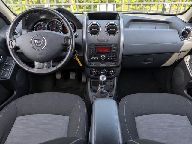 Dacia DUSTER 1.2 TCe 4x2 Série Limitée Robust | Trekhaak | Bullbar | Stoelverw. | PDC | Airco