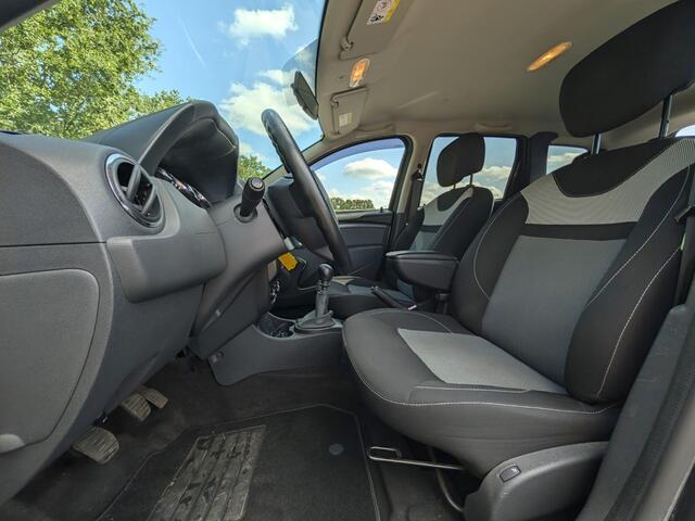 Dacia DUSTER 1.2 TCe 4x2 Série Limitée Robust | Trekhaak | Bullbar | Stoelverw. | PDC | Airco