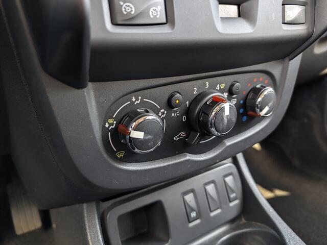 Dacia DUSTER 1.2 TCe 4x2 Série Limitée Robust | Trekhaak | Bullbar | Stoelverw. | PDC | Airco