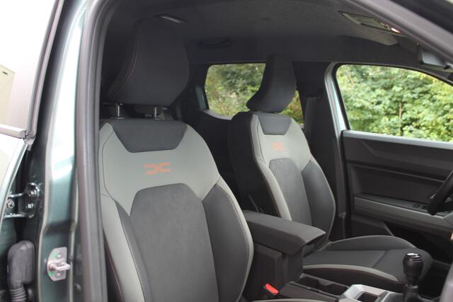 Dacia DUSTER 1.2 TCe 130 PK mild hybrid Extreme | Trekhaak | 4 seizoensbanden | camera achter | LM velgen | NAVI |