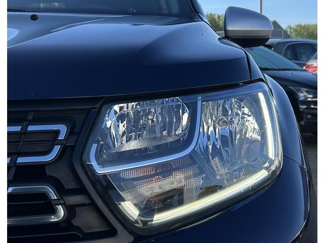 Dacia DUSTER 1.3 TCe Prestige 131PK | 1e Eigenaar! | NL AUTO | NAP | Achteruitrijcamera | Navigatie | Carplay | Airco | Cruise Control | DAB+ | 17 Inch Lichtmetalen Velgen | 2 Sleutels |