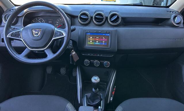 Dacia DUSTER 1.3 TCe Prestige 131PK | 1e Eigenaar! | NL AUTO | NAP | Achteruitrijcamera | Navigatie | Carplay | Airco | Cruise Control | DAB+ | 17 Inch Lichtmetalen Velgen | 2 Sleutels |