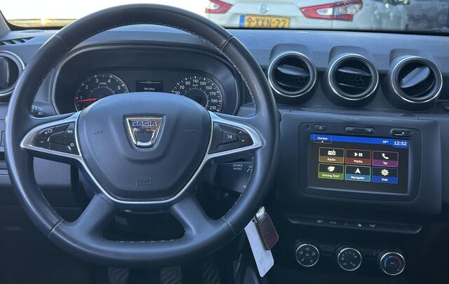 Dacia DUSTER 1.3 TCe Prestige 131PK | 1e Eigenaar! | NL AUTO | NAP | Achteruitrijcamera | Navigatie | Carplay | Airco | Cruise Control | DAB+ | 17 Inch Lichtmetalen Velgen | 2 Sleutels |