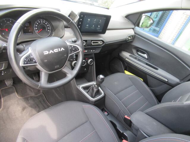 Dacia Jogger 1.0 TCe 110 Extreme 7-Persoons, Keyless / Trekhaak / Camera + Sensoren / Carplay + Android Auto / 16" LM velgen