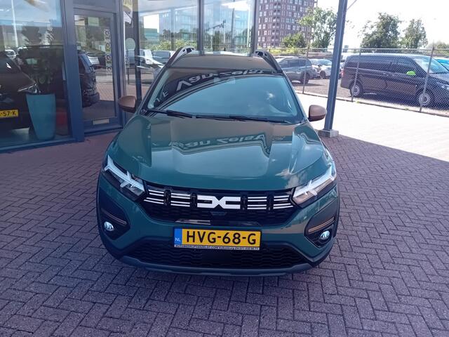 Dacia Jogger 1.6 Hybrid 140 Extreme 7p Automaat Dealer demo model, Airco(automatisch), Carplay/Android auto, Navigatie, Bluetooth, Cruise control, Parkeersensoren, Camera, Stoelverwarming, Keyless, Elektrische ramen en spiegels, Dode hoek detector, Digitaal instrument