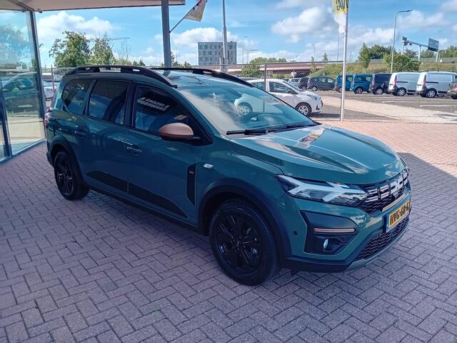 Dacia Jogger 1.6 Hybrid 140 Extreme 7p Automaat Dealer demo model, Airco(automatisch), Carplay/Android auto, Navigatie, Bluetooth, Cruise control, Parkeersensoren, Camera, Stoelverwarming, Keyless, Elektrische ramen en spiegels, Dode hoek detector, Digitaal instrument