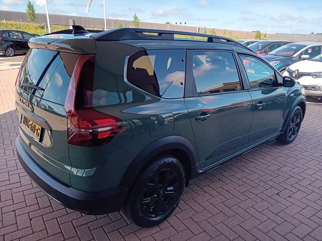 Dacia Jogger 1.6 Hybrid 140 Extreme 7p Automaat Dealer demo model, Airco(automatisch), Carplay/Android auto, Navigatie, Bluetooth, Cruise control, Parkeersensoren, Camera, Stoelverwarming, Keyless, Elektrische ramen en spiegels, Dode hoek detector, Digitaal instrument