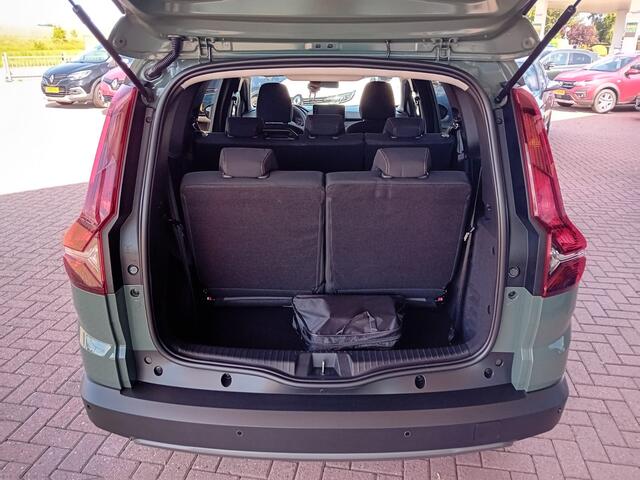 Dacia Jogger 1.6 Hybrid 140 Extreme 7p Automaat Dealer demo model, Airco(automatisch), Carplay/Android auto, Navigatie, Bluetooth, Cruise control, Parkeersensoren, Camera, Stoelverwarming, Keyless, Elektrische ramen en spiegels, Dode hoek detector, Digitaal instrument