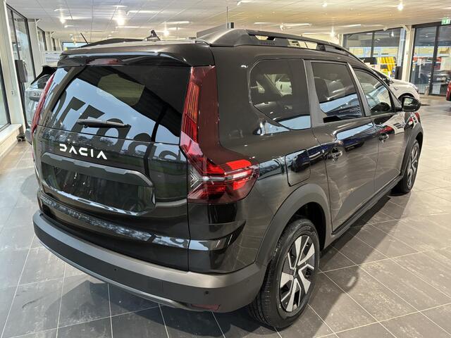 Dacia Jogger 1.0 TCe 100 ECO-G Expression 7p. / 7 JAAR GARANTIE / AIRCO / APPLE & ANDROIDCARPLAY / DODE HOEK WAARSCHUWING / PARKEERSENSOREN V+A INCL. CAMERA / VAN ¤ 30553,- VOOR ¤ 27845,- RIJKLAAR