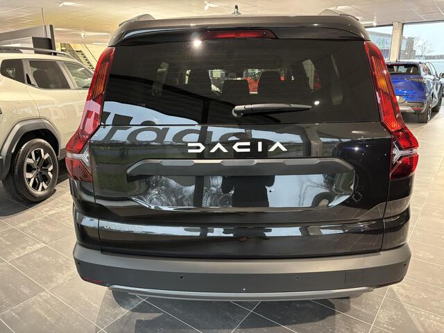 Dacia Jogger 1.0 TCe 100 ECO-G Expression 7p. / 7 JAAR GARANTIE / AIRCO / APPLE & ANDROIDCARPLAY / DODE HOEK WAARSCHUWING / PARKEERSENSOREN V+A INCL. CAMERA / VAN ¤ 30553,- VOOR ¤ 27845,- RIJKLAAR