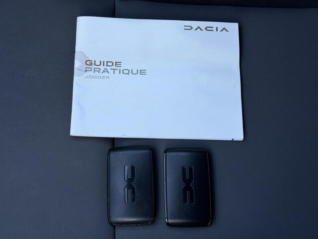 Dacia Jogger 1.6 Hybrid 140 Extreme 7p. Automaat / Fabrieksgarantie tot 11-2027 / Dealer Onderhouden / Navigatie via Apple Carplay & Android Auto / Camera / PDC / DAB / Parkeersensoren / Cruise / Clima /