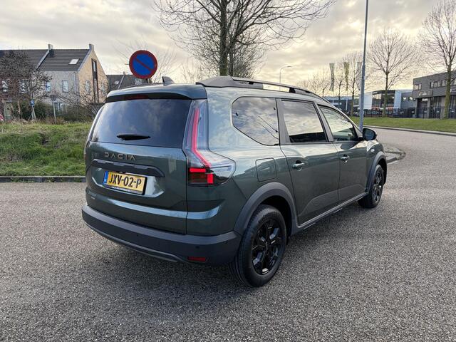 Dacia Jogger 1.8 hybrid 155 limited edition 7p. APPLE CARPLAY ANDROID AUTO / CLIMATE CONTROLE / PARKEERSENSOREN+CAMERA / CRUISE CONTROLE / NAVIGATIE.