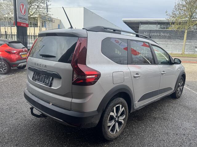 Dacia Jogger 1.0 TCe 110 Extreme 5p. // TREKHAAK // NAVI // CAMERA // PDC // DODENHOEK SENSOR // CRUISE // APPLE CARPLAY - ANDROID AUTO //