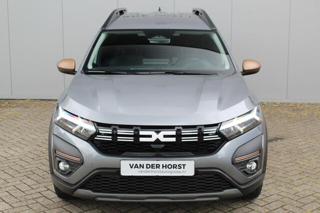Dacia Jogger 1.0-110pk TCe 110 Extreme+ 7-zitter ! Zeer nette en erg praktische Dacia ! Autm. airco, metallic lak, stoelverwarming, LM wielen+all season banden, cruise control, pdc v+a, dodehoek assistent, camera, navigatie, telefoonvoorb., etc.