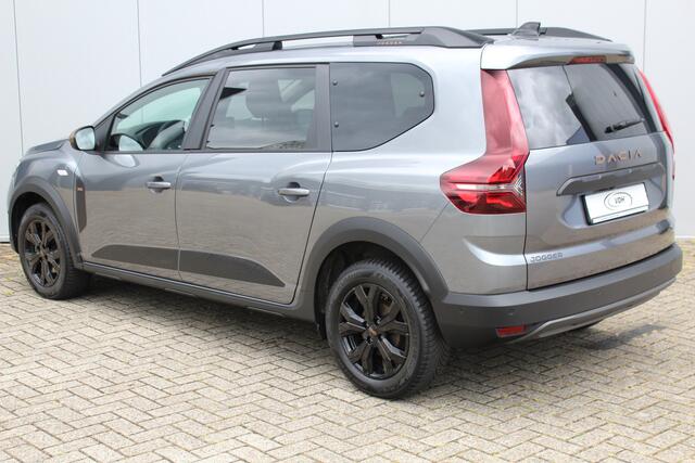 Dacia Jogger 1.0-110pk TCe 110 Extreme+ 7-zitter ! Zeer nette en erg praktische Dacia ! Autm. airco, metallic lak, stoelverwarming, LM wielen+all season banden, cruise control, pdc v+a, dodehoek assistent, camera, navigatie, telefoonvoorb., etc.