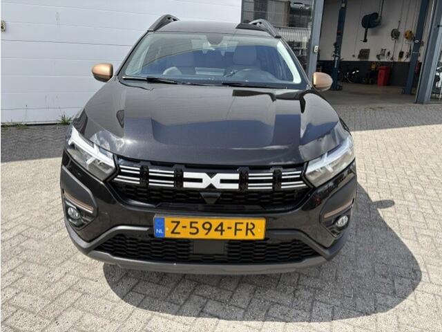 Dacia Jogger 1.6 Hybrid 140 PK Extreme 7persoons | Trekhaak afneembaar | Lederen bekleding | Stoelverwaming voor | Camera achter | NAVI | dode hoek sensoren |