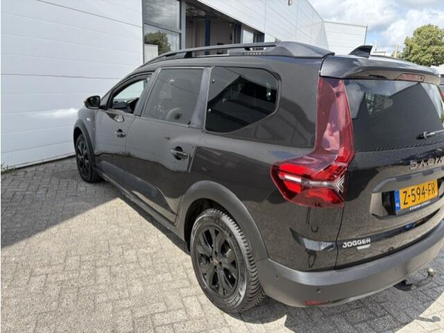 Dacia Jogger 1.6 Hybrid 140 PK Extreme 7persoons | Trekhaak afneembaar | Lederen bekleding | Stoelverwaming voor | Camera achter | NAVI | dode hoek sensoren |