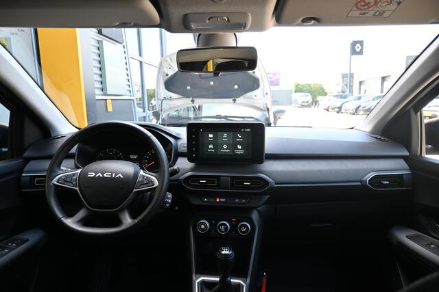 Dacia Jogger TCe 110 Extreme | 7 PERSOONS | TREKHAAK | CAMERA | APPLECARPLAY/ANDROIDAUTO | CRUISE CONTROL | CLIMATE CONTROL | ALL-SEASONBANDEN | PDC | LMV