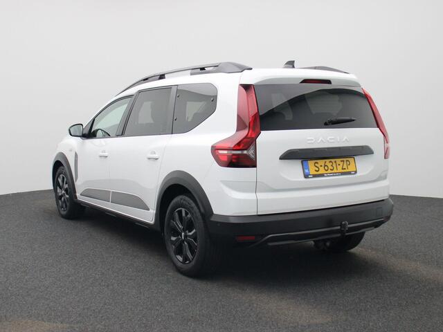 Dacia Jogger 1.0 TCe 110Pk Extreme 7p. | Navigatie | Climate Control | Cruise Control | Trekhaak | Apple Carplay/Android Auto | Parkeersensoren Voor & Achter met Camera | Blind Spot Warning | Privacy Glass | Lichtmetalen Velgen | Keyless Start & Go | Stoelverwarming |