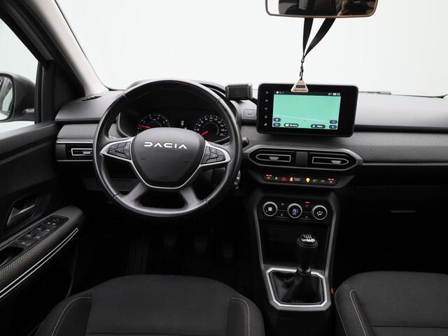 Dacia Jogger 1.0 TCe 110Pk Extreme 7p. | Navigatie | Climate Control | Cruise Control | Trekhaak | Apple Carplay/Android Auto | Parkeersensoren Voor & Achter met Camera | Blind Spot Warning | Privacy Glass | Lichtmetalen Velgen | Keyless Start & Go | Stoelverwarming |