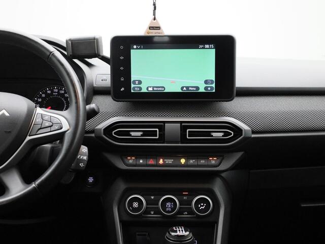 Dacia Jogger 1.0 TCe 110Pk Extreme 7p. | Navigatie | Climate Control | Cruise Control | Trekhaak | Apple Carplay/Android Auto | Parkeersensoren Voor & Achter met Camera | Blind Spot Warning | Privacy Glass | Lichtmetalen Velgen | Keyless Start & Go | Stoelverwarming |