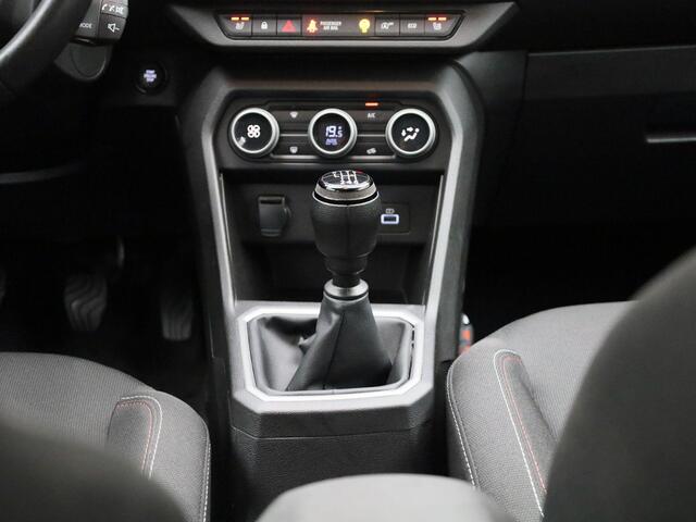 Dacia Jogger 1.0 TCe 110Pk Extreme 7p. | Navigatie | Climate Control | Cruise Control | Trekhaak | Apple Carplay/Android Auto | Parkeersensoren Voor & Achter met Camera | Blind Spot Warning | Privacy Glass | Lichtmetalen Velgen | Keyless Start & Go | Stoelverwarming |