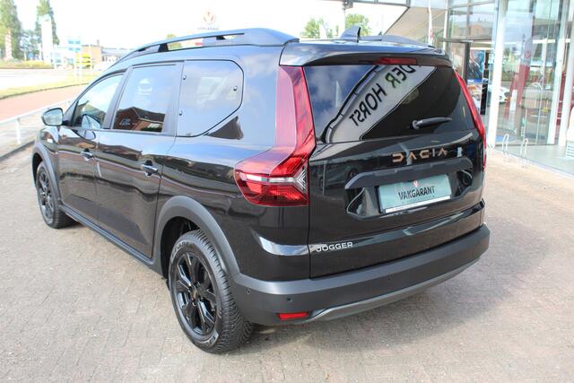 Dacia Jogger 1.0-110pk TCe 110 Extreme+ 7 persoons Zeer nette en erg praktische Dacia ! Autm. airco, metallic lak, stoelverwarming, LM wielen+all season banden, cruise control, pdc v+a, dodehoek assistent, camera, navigatie, telefoonvoorb., etc.