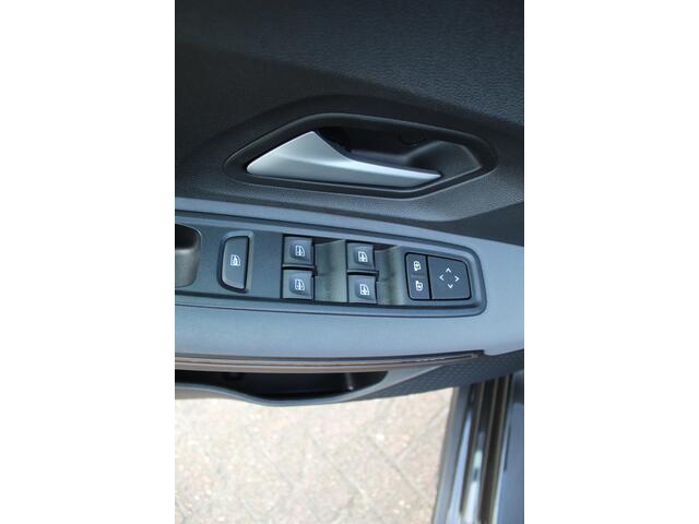 Dacia Jogger 1.0-110pk TCe 110 Extreme+ 7 persoons Zeer nette en erg praktische Dacia ! Autm. airco, metallic lak, stoelverwarming, LM wielen+all season banden, cruise control, pdc v+a, dodehoek assistent, camera, navigatie, telefoonvoorb., etc.