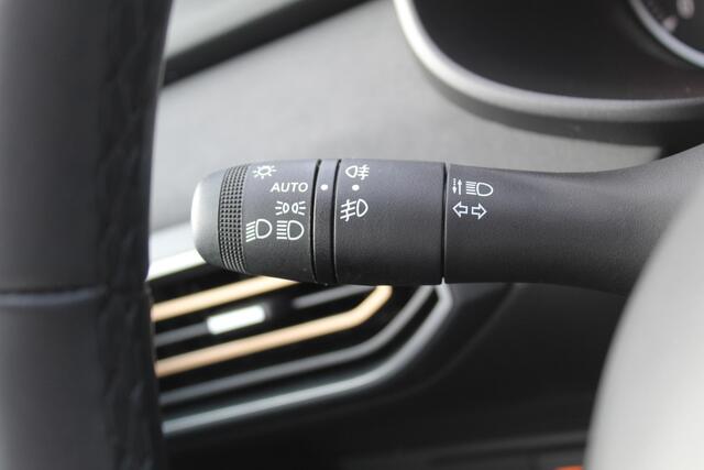 Dacia Jogger 1.0-110pk TCe 110 Extreme+ 7 persoons Zeer nette en erg praktische Dacia ! Autm. airco, metallic lak, stoelverwarming, LM wielen+all season banden, cruise control, pdc v+a, dodehoek assistent, camera, navigatie, telefoonvoorb., etc.
