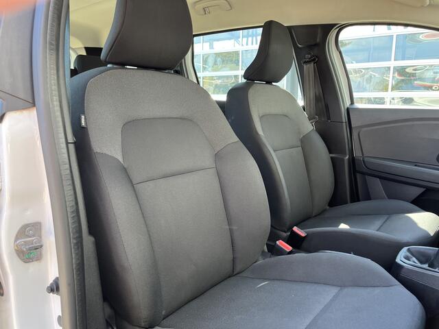 Dacia Jogger 1.0 TCe 110 7-Persoons Airco Cruise controle Trekhaak 1200kg trekgewicht Radio Elektrische ramen voor USB aansluiting Isofix