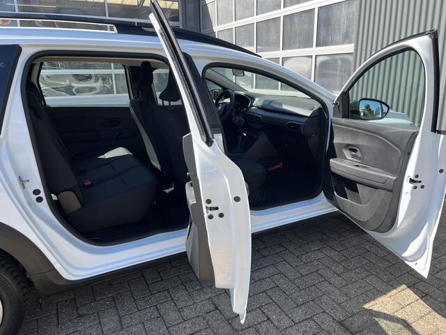 Dacia Jogger 1.0 TCe 110 7-Persoons Airco Cruise controle Trekhaak 1200kg trekgewicht Radio Elektrische ramen voor USB aansluiting Isofix