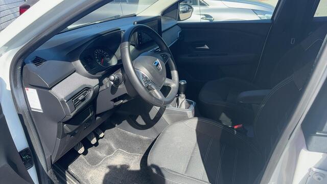 Dacia Jogger 1.0 TCe Comfort 7p. CARPLAY / CAMERA / KEYLESS / NAVI / PDC / BLUETOOTH / CRUISE / NL-AUTO