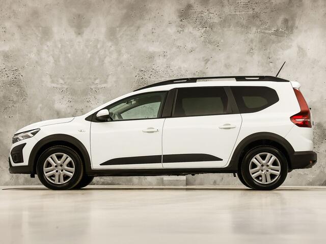 Dacia Jogger 1.0 TCe 100 ECO-G Sport 7 Persoons (APPLE CARPLAY, LPG, NAVIGATIE, GETINT GLAS, CRUISE, SPORTSTOELEN, PARKEERSENSOREN, NIEUWSTAAT)