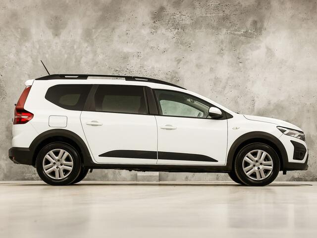 Dacia Jogger 1.0 TCe 100 ECO-G Sport 7 Persoons (APPLE CARPLAY, LPG, NAVIGATIE, GETINT GLAS, CRUISE, SPORTSTOELEN, PARKEERSENSOREN, NIEUWSTAAT)