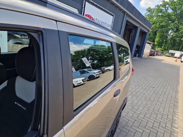 Dacia LODGY 1.3 TCE 130pk STEPWAY 7-Persoons Airco Navi bluetooth Cruise Camera erg mooi!!