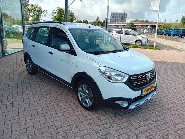 Dacia LODGY 1.6 SCe 7p. Stepway, Airco, Multimediasysteem, Navigatie, Camera, Parkeersensoren, Cruise control, Elektrische ramen en spiegels, Trekhaak, Nette auto, Goed onderhouden, BOVAG