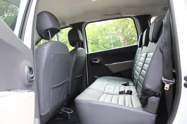 Dacia LODGY 1.2 TCe Lauréate 7p. | Cruise control | Stoelverwarming | Navigatie | Parkeersensoren | Achteruitrijcamera
