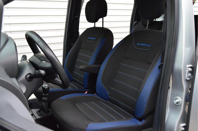 Dacia LODGY 1.3 TCe Stepway 7p. O.a: Trekhaak, PDC, Camera, Navi, Airco, Cruise, Etc. All-in prijs!